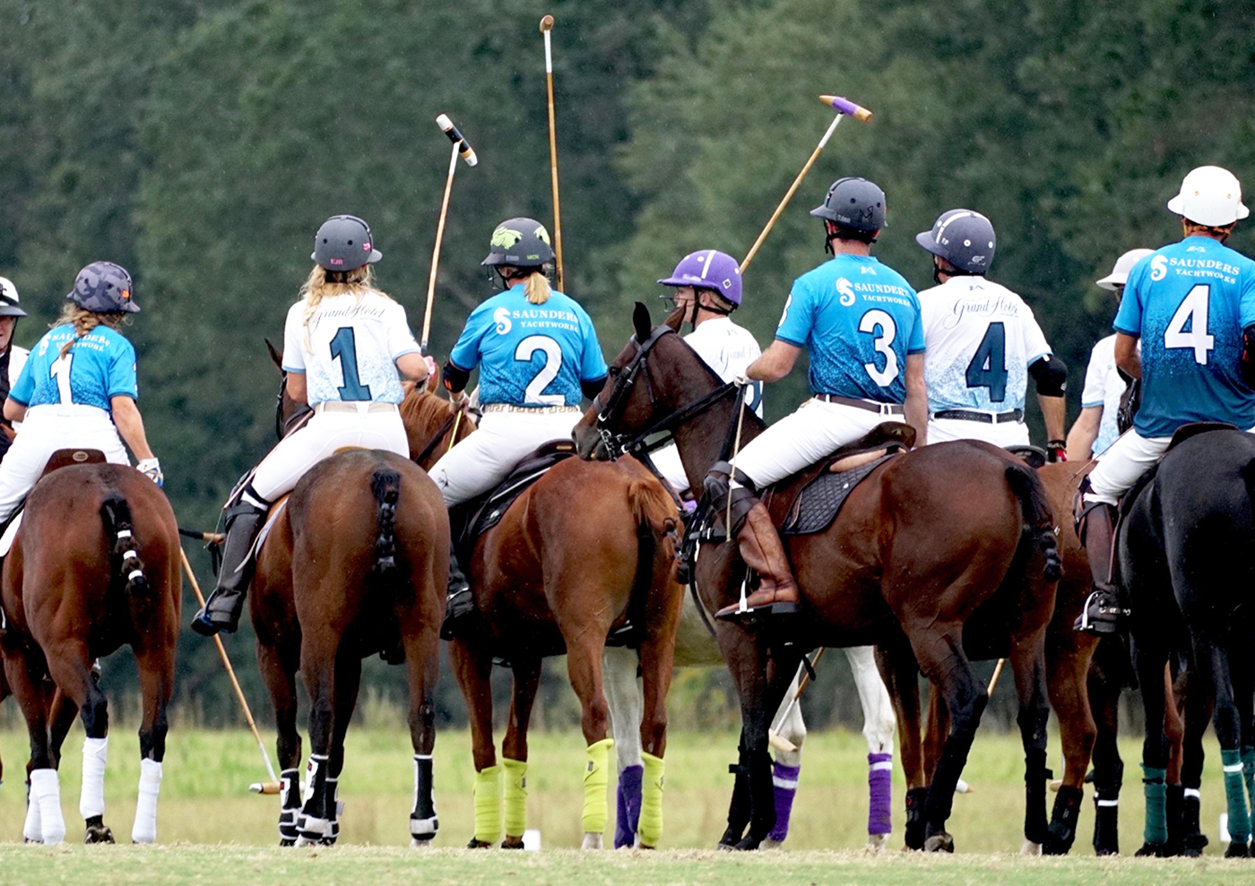 Polo players in point clear