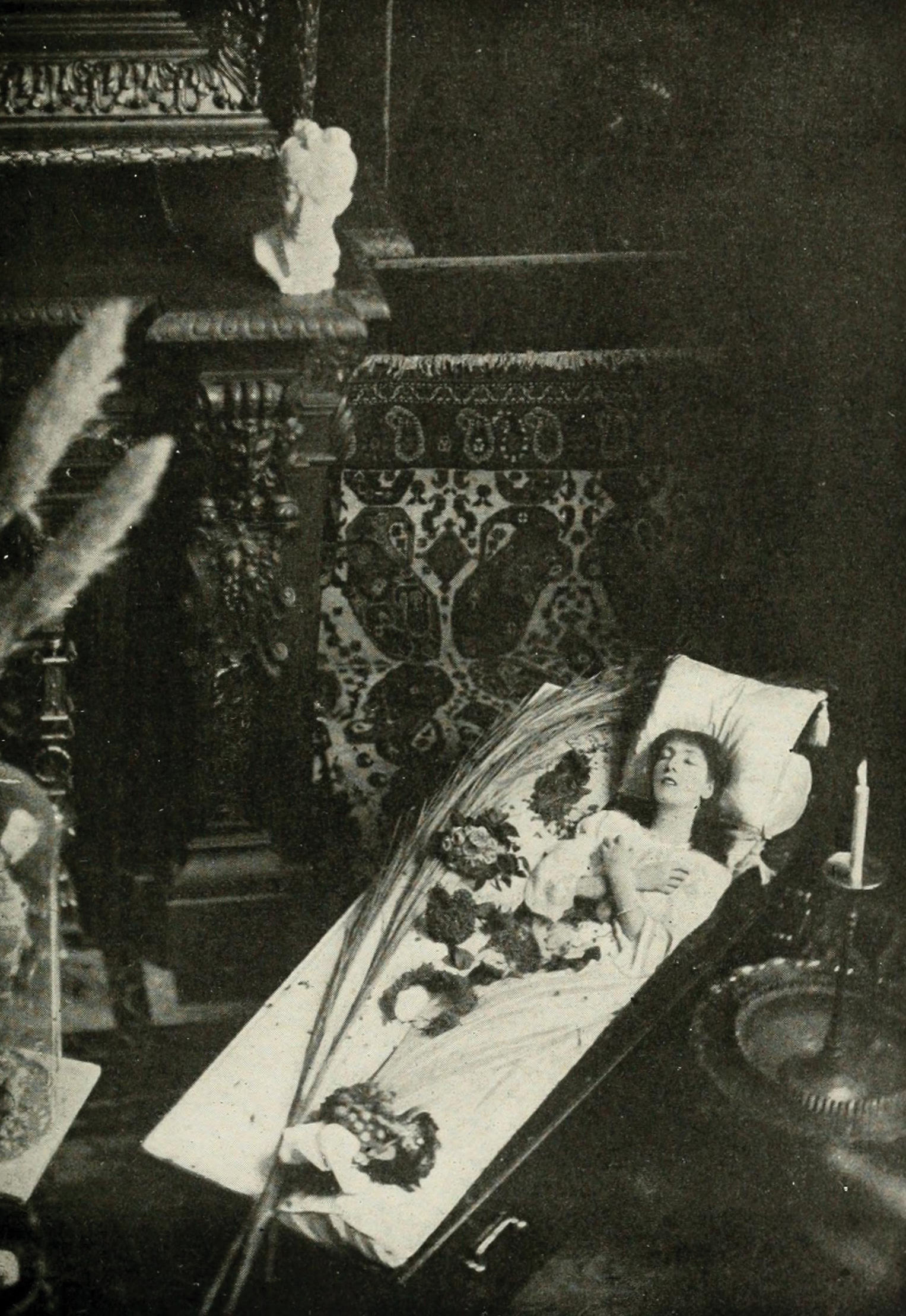 Sarah Bernhardt lying in a coffin