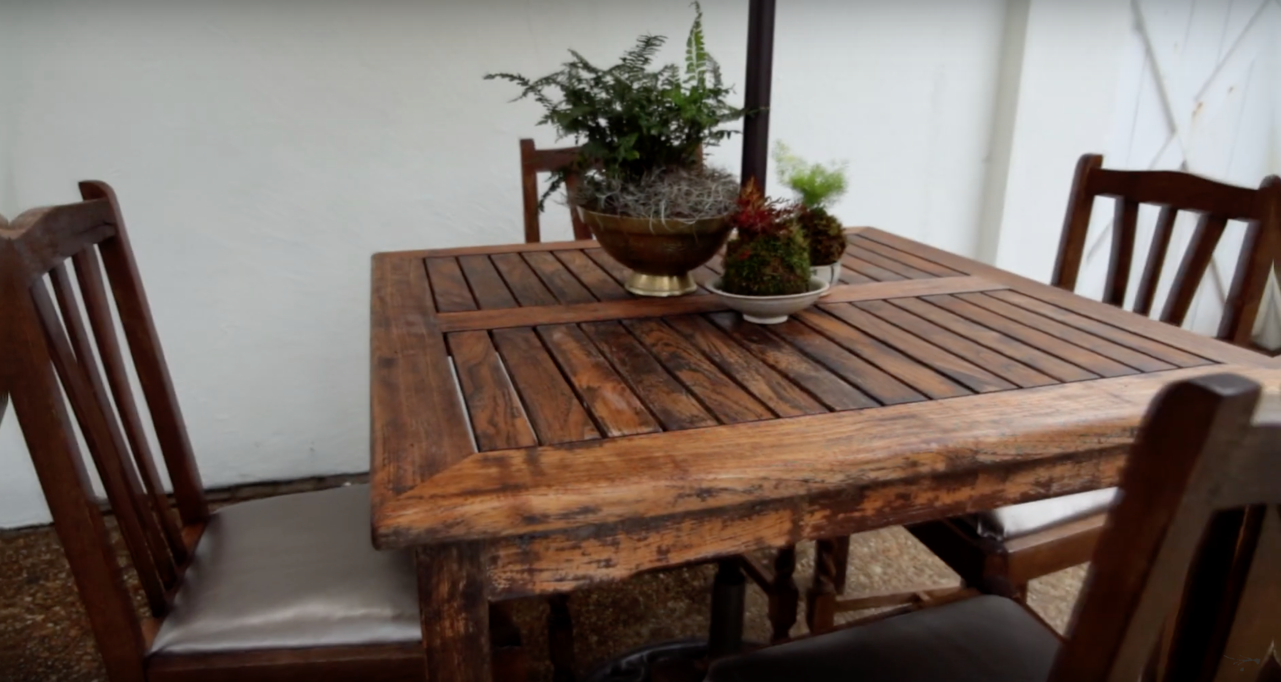 Video Make Your Old Outdoor Furniture Shine Like New